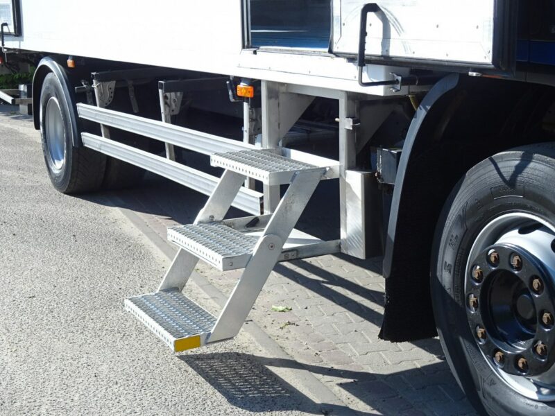 DAF DAF CF 65.220 Euro 5 chłodnia 18 palet winda klapa Sprowadzony DAF CF 65.220 Euro 5 Chłodnia 18 palet drzwi i winda klapa Sprowadzony