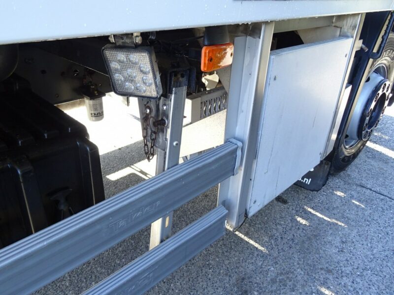 DAF DAF CF 65.220 Euro 5 chłodnia 18 palet winda klapa Sprowadzony DAF CF 65.220 Euro 5 Chłodnia 18 palet drzwi i winda klapa Sprowadzony