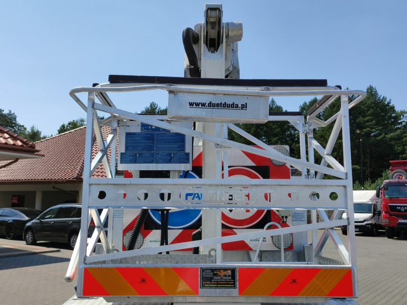 Iveco Volkswagen Crafter 4x4 Zwyżka 21m Palfinger P210BK JIP-Ogon udt Zasięg Boczny 16-metrów 4x4 Reduktor + Blokada Mostu Klimatyzacja P7