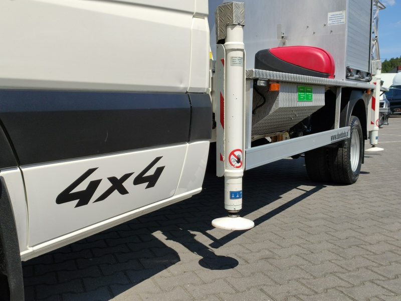 Iveco Volkswagen Crafter 4x4 Zwyżka 21m Palfinger P210BK JIP-Ogon udt Zasięg Boczny 16-metrów 4x4 Reduktor + Blokada Mostu Klimatyzacja P7