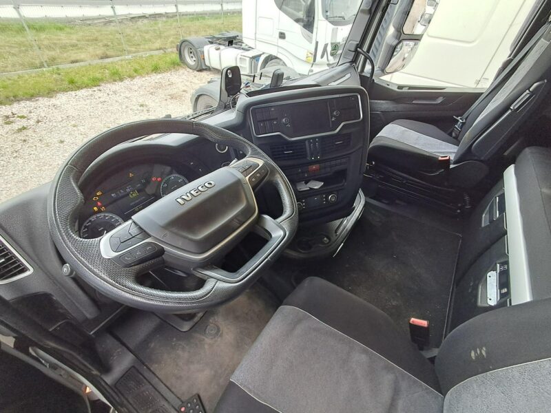 Iveco as 440 s49