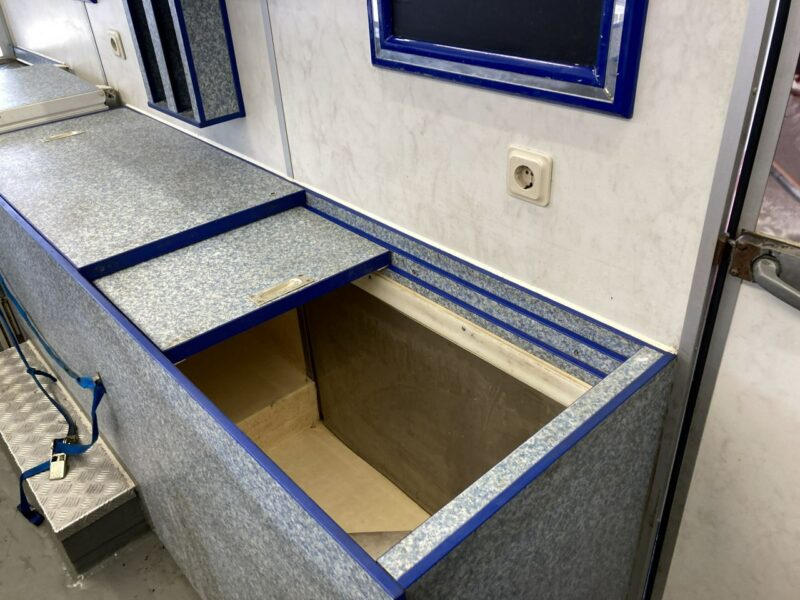 Mercedes Sprinter Sprinter Autosklep Gastronomiczny wędli Ryb Food Truck Foodtruck sklep