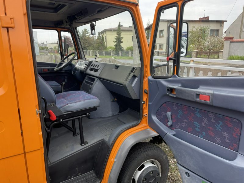 Mercedes inny Vario 614 Brygadówka skrzynia plandeka 6-oso doka dokka 2004