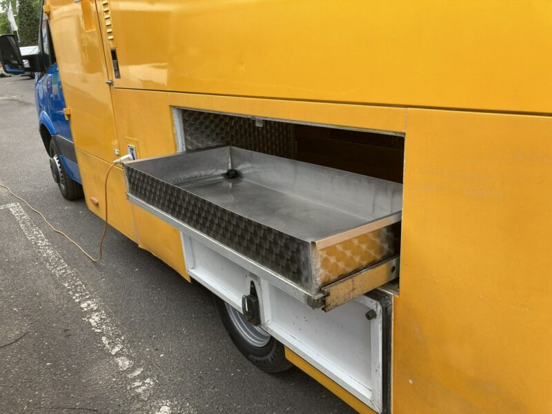 Mercedes Sprinter Autosklep Grill kurczak Gastronomiczny Food Truck Foodtruck sklep 2014