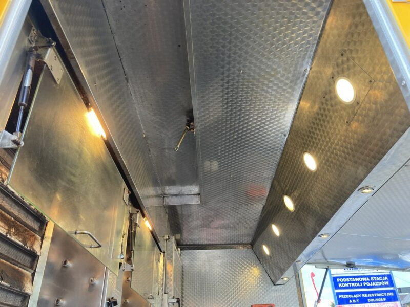 Mercedes Sprinter Autosklep Grill kurczak Gastronomiczny Food Truck Foodtruck sklep 2014