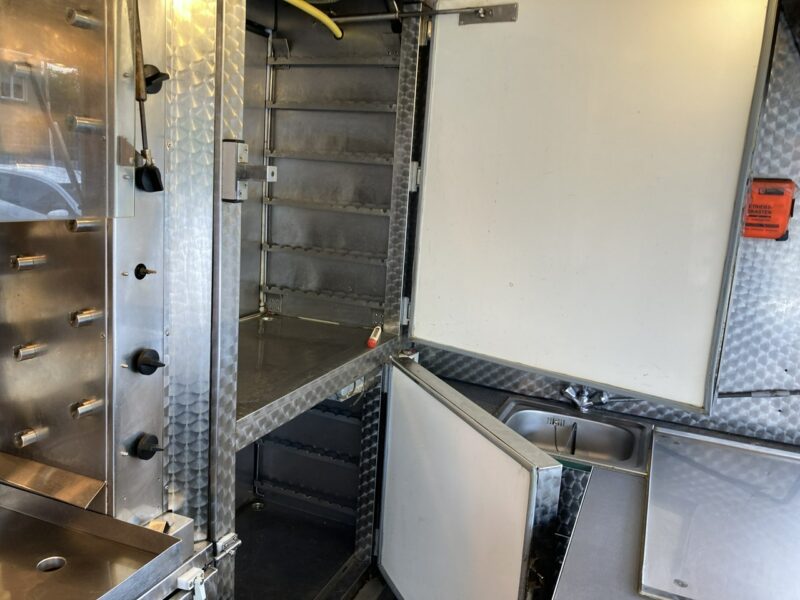 Mercedes Sprinter Autosklep Grill kurczak Gastronomiczny Food Truck Foodtruck sklep 2014