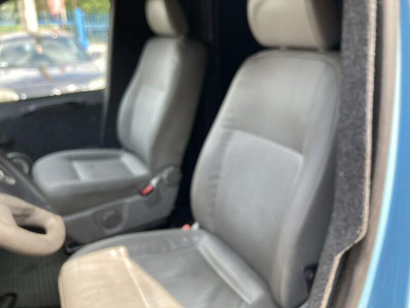 Volkswagen Transporter Trasporter T5 Bankowóz kuloodporny opanceżony Model 2015