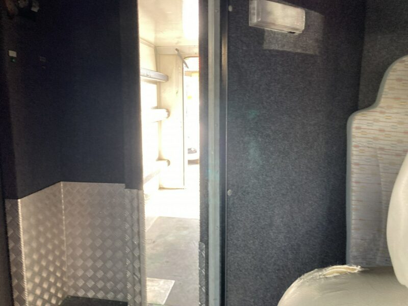 Volkswagen Transporter Trasporter T5 Bankowóz kuloodporny opanceżony Model 2015