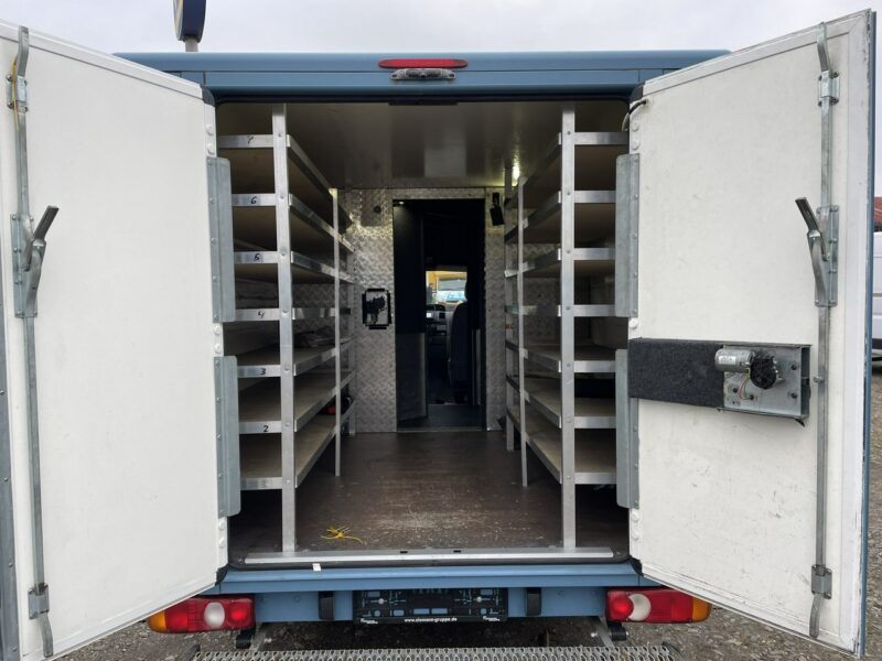 Volkswagen Transporter Trasporter T5 Bankowóz kuloodporny opanceżony Model 2015