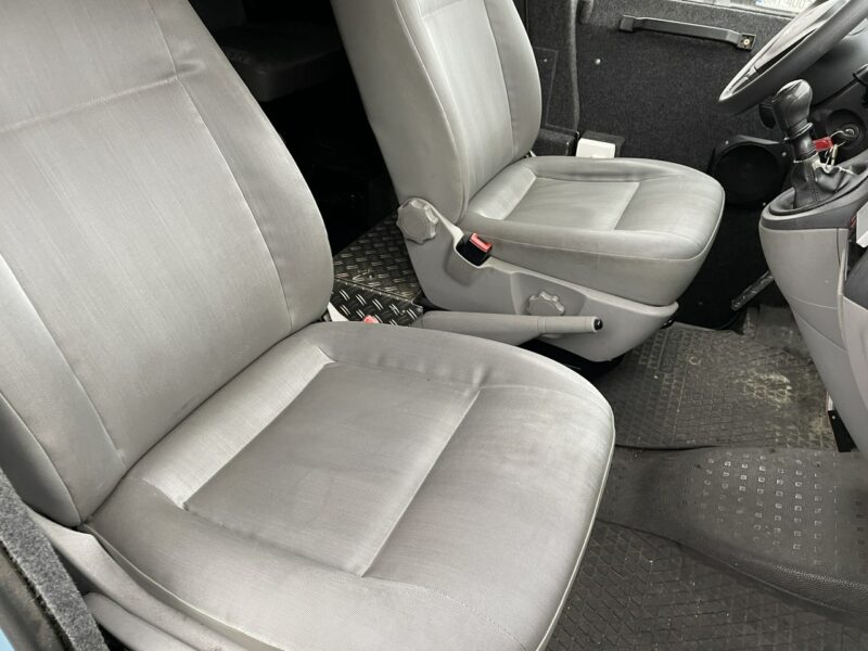 Volkswagen Transporter Trasporter T5 Bankowóz kuloodporny opanceżony Model 2015