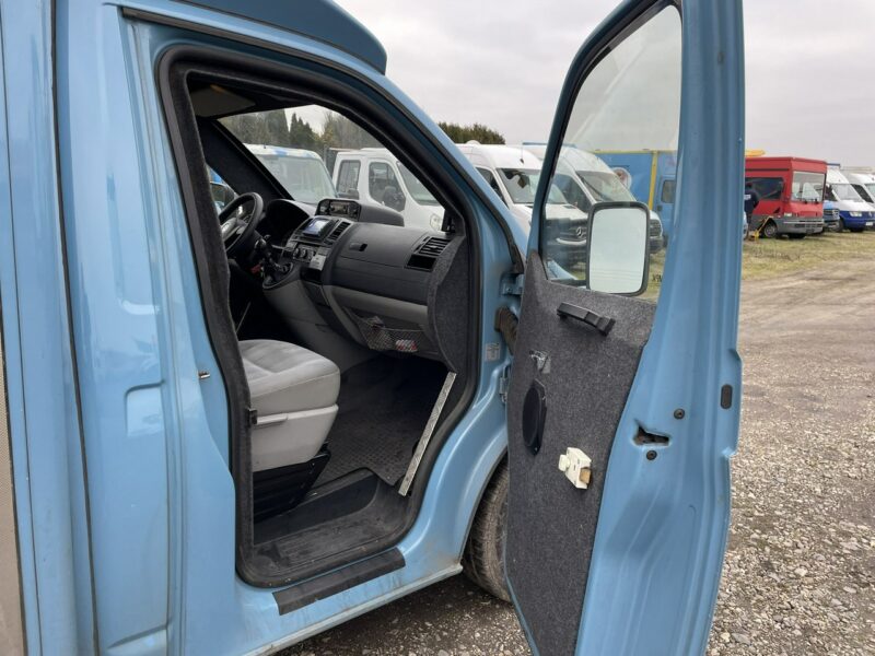 Volkswagen Transporter Trasporter T5 Bankowóz kuloodporny opanceżony Model 2015