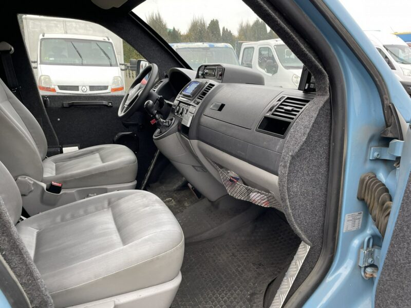 Volkswagen Transporter Trasporter T5 Bankowóz kuloodporny opanceżony Model 2015