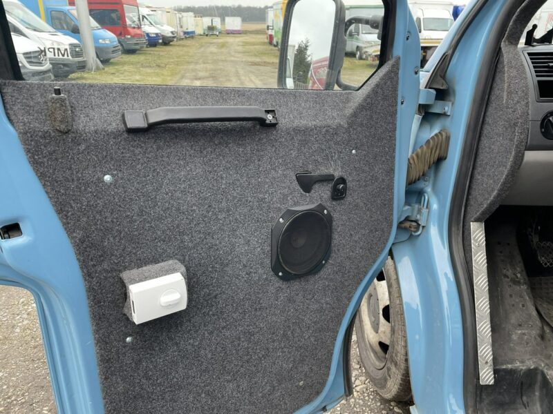 Volkswagen Transporter Trasporter T5 Bankowóz kuloodporny opanceżony Model 2015