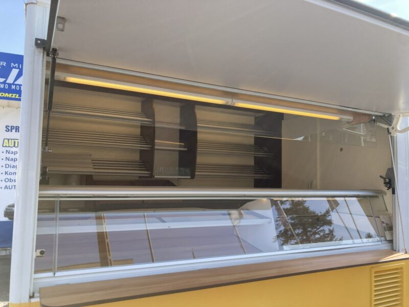 Renault Master Autosklep pieczyw Gastronomiczny Food Truck Foodtruck sklep Borco 2013