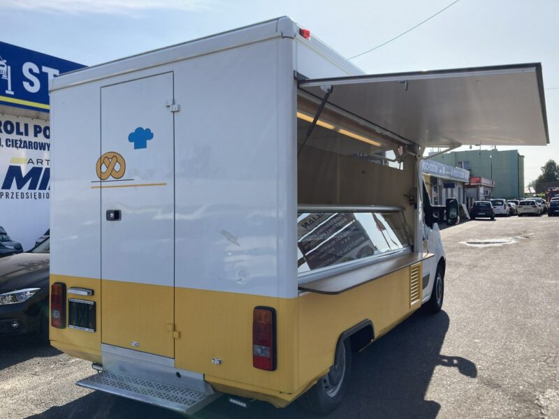 Renault Master Autosklep pieczyw Gastronomiczny Food Truck Foodtruck sklep Borco 2013