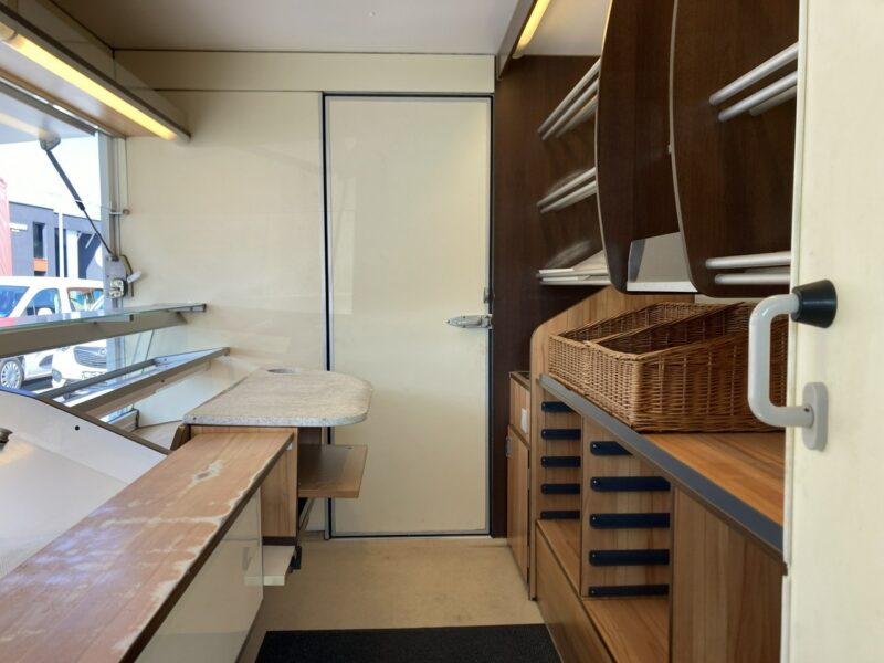 Renault Master Autosklep pieczyw Gastronomiczny Food Truck Foodtruck sklep Borco 2013