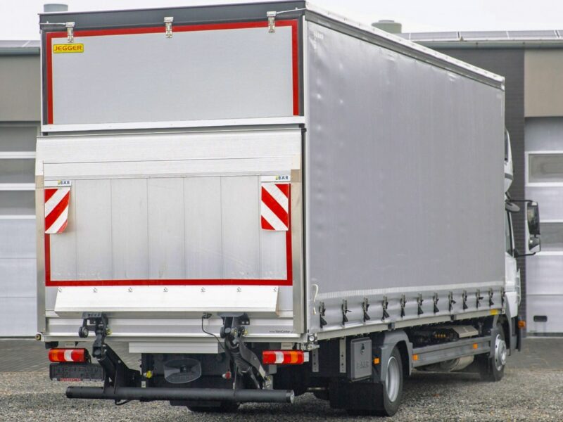 Mercedes Atego 821 L Plandeka 18 europalet + Winda 1000kg Kabina Sypialna