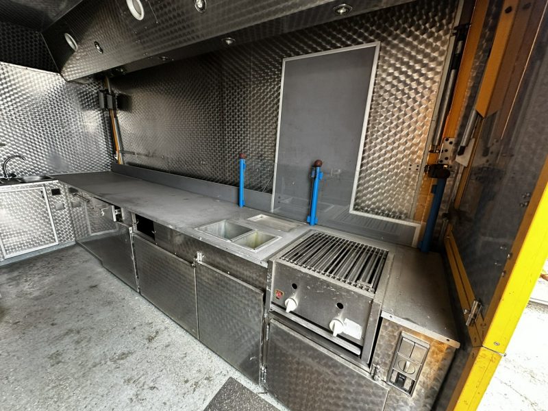 Fiat Ducato Autosklep Autogrill Gastronomiczny Food Truck Foodtruck sklep bar2011