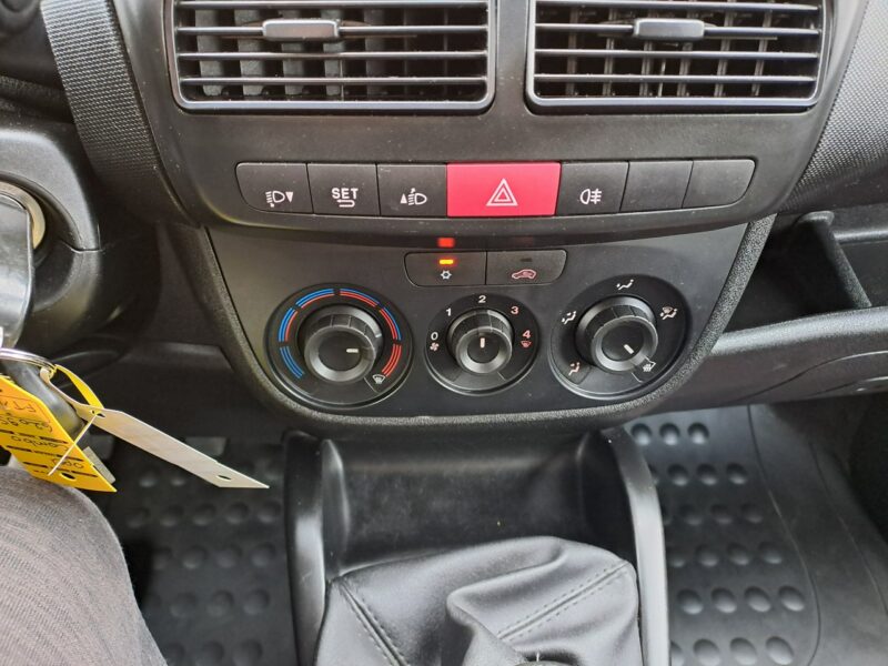 Opel Combo Bezwypadkowy z fakturą vat 23%