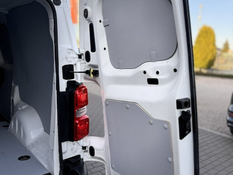 Opel Vivaro 2.0Cdti 122Ps,Long,Nowe opony,Vat-1