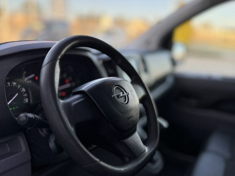 Opel Vivaro 2.0Cdti 122Ps,Long,Nowe opony,Vat-1