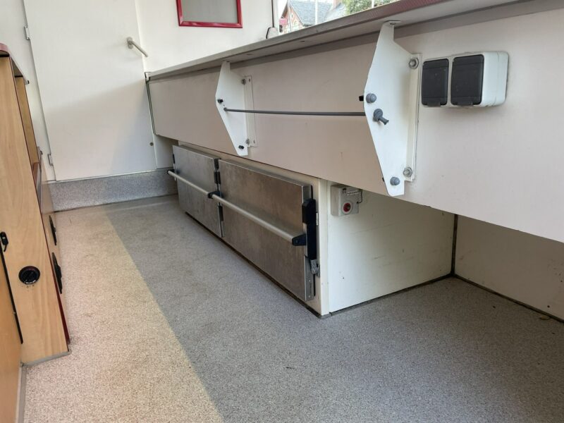 Peugeot Boxer Autosklep wędlin Gastronomiczna food truck foodtruck W-zasil DMC 3500