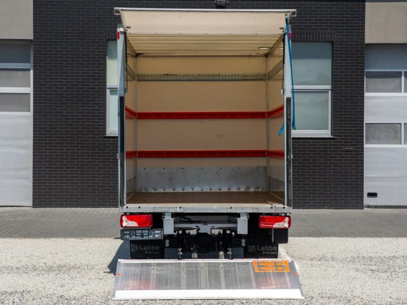 Mercedes Sprinter 515 Automat KONTENER + WINDA *koła bliźniaki* UDT w cenie