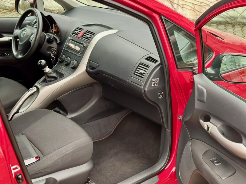 Toyota Auris I (2006-2012)