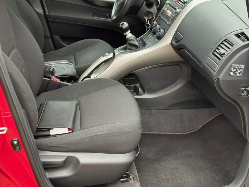 Toyota Auris I (2006-2012)