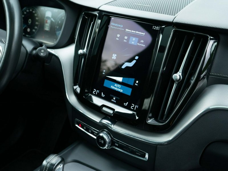 Volvo XC 60 T8 R-Design Polestar Engineered Panorama Harman/Kardon II (2017-)