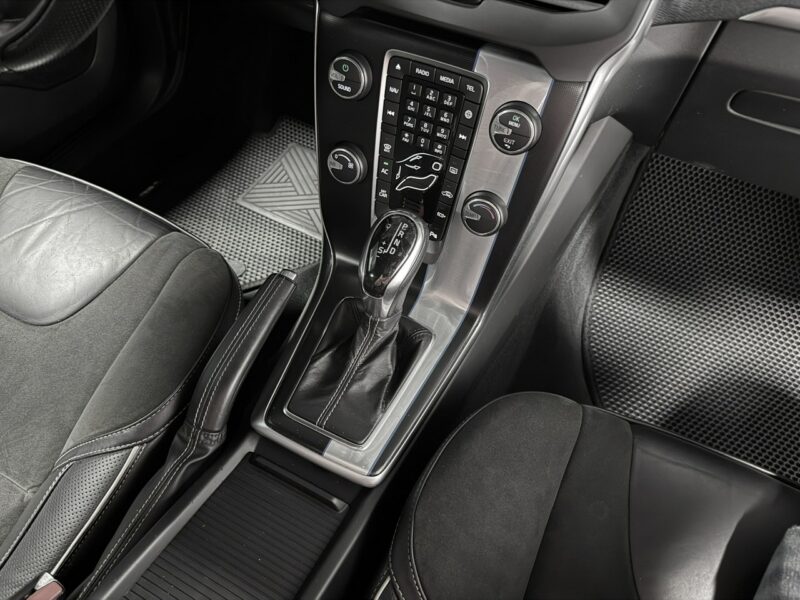 Volvo V40 2.0 Drive-E D3 150KM*R -DESIGN*Automat*Navi GPS*Sportsitze*ALU19*BLACK II (2012-)