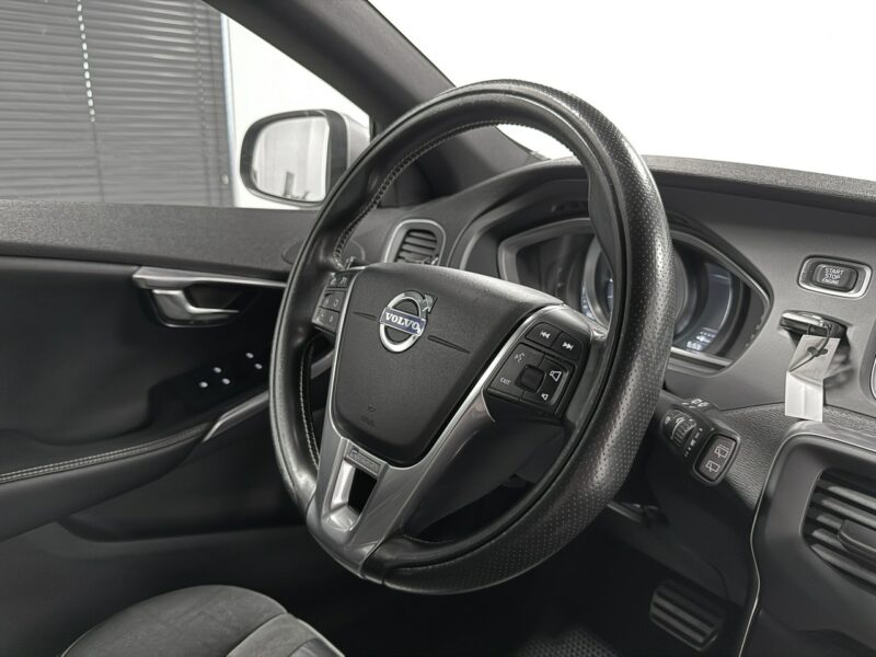 Volvo V40 2.0 Drive-E D3 150KM*R -DESIGN*Automat*Navi GPS*Sportsitze*ALU19*BLACK II (2012-)