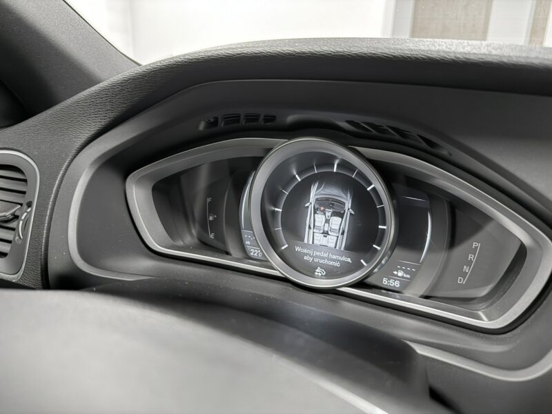 Volvo V40 2.0 Drive-E D3 150KM*R -DESIGN*Automat*Navi GPS*Sportsitze*ALU19*BLACK II (2012-)