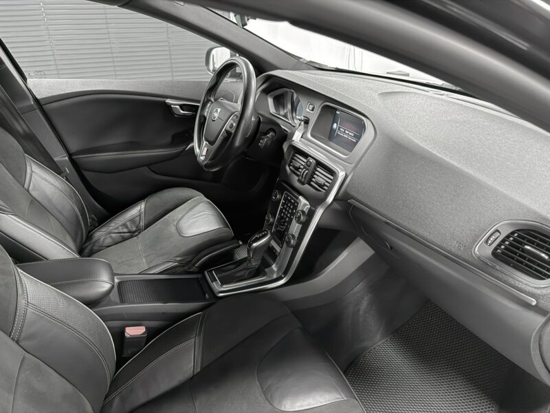 Volvo V40 2.0 Drive-E D3 150KM*R -DESIGN*Automat*Navi GPS*Sportsitze*ALU19*BLACK II (2012-)