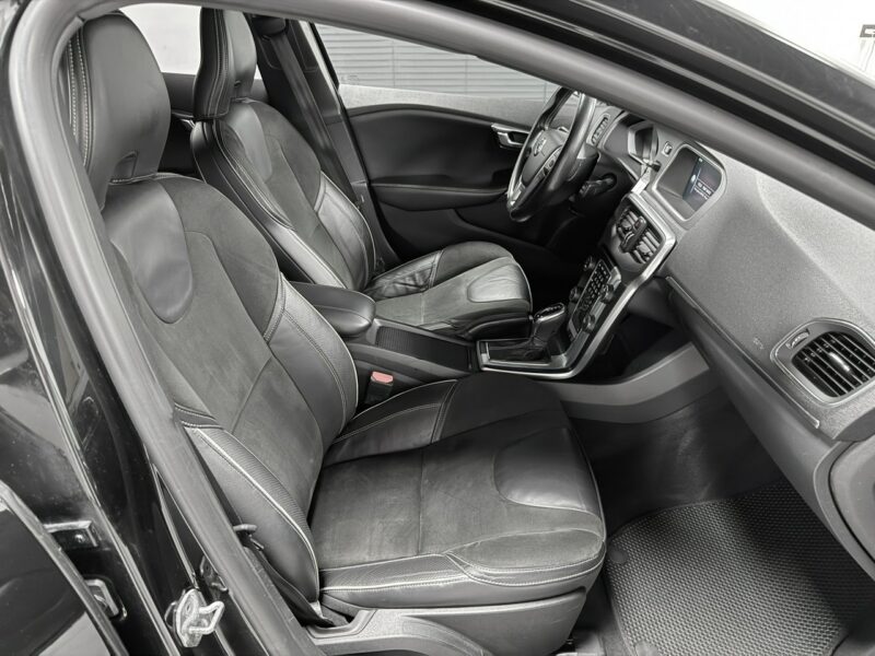 Volvo V40 2.0 Drive-E D3 150KM*R -DESIGN*Automat*Navi GPS*Sportsitze*ALU19*BLACK II (2012-)