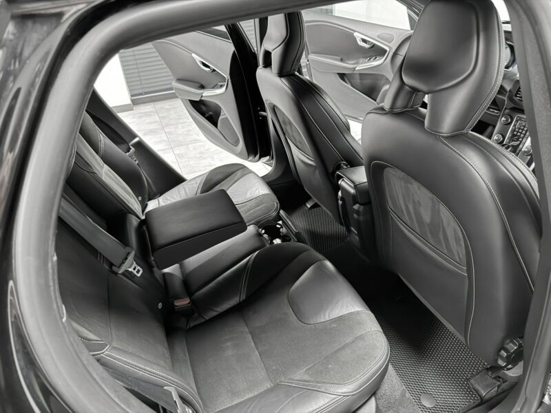 Volvo V40 2.0 Drive-E D3 150KM*R -DESIGN*Automat*Navi GPS*Sportsitze*ALU19*BLACK II (2012-)