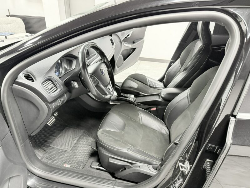 Volvo V40 2.0 Drive-E D3 150KM*R -DESIGN*Automat*Navi GPS*Sportsitze*ALU19*BLACK II (2012-)