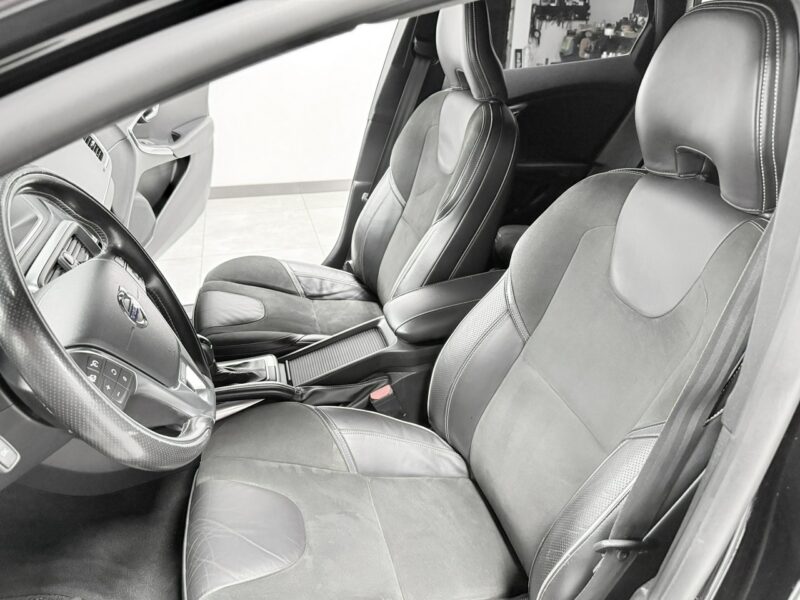 Volvo V40 2.0 Drive-E D3 150KM*R -DESIGN*Automat*Navi GPS*Sportsitze*ALU19*BLACK II (2012-)