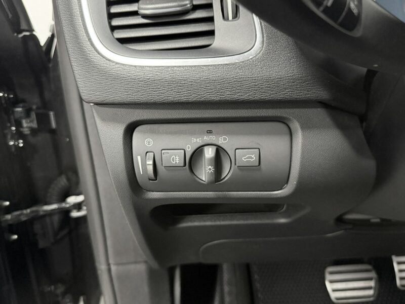 Volvo V40 2.0 Drive-E D3 150KM*R -DESIGN*Automat*Navi GPS*Sportsitze*ALU19*BLACK II (2012-)