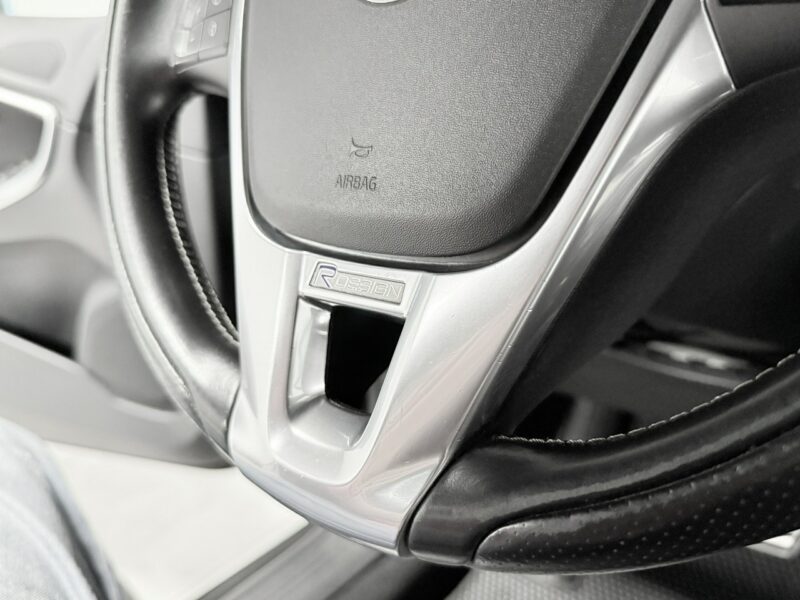 Volvo V40 2.0 Drive-E D3 150KM*R -DESIGN*Automat*Navi GPS*Sportsitze*ALU19*BLACK II (2012-)