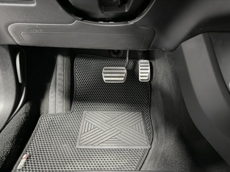 Volvo V40 2.0 Drive-E D3 150KM*R -DESIGN*Automat*Navi GPS*Sportsitze*ALU19*BLACK II (2012-)
