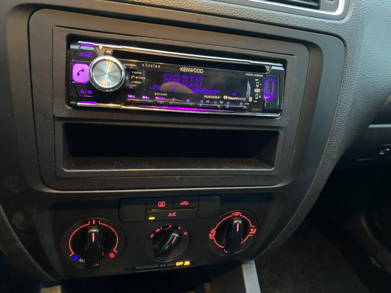 Volkswagen Jetta Benzyna, automat ,skóry, tempomat, opony wielosezonowe, Isofix A6 (2010-)