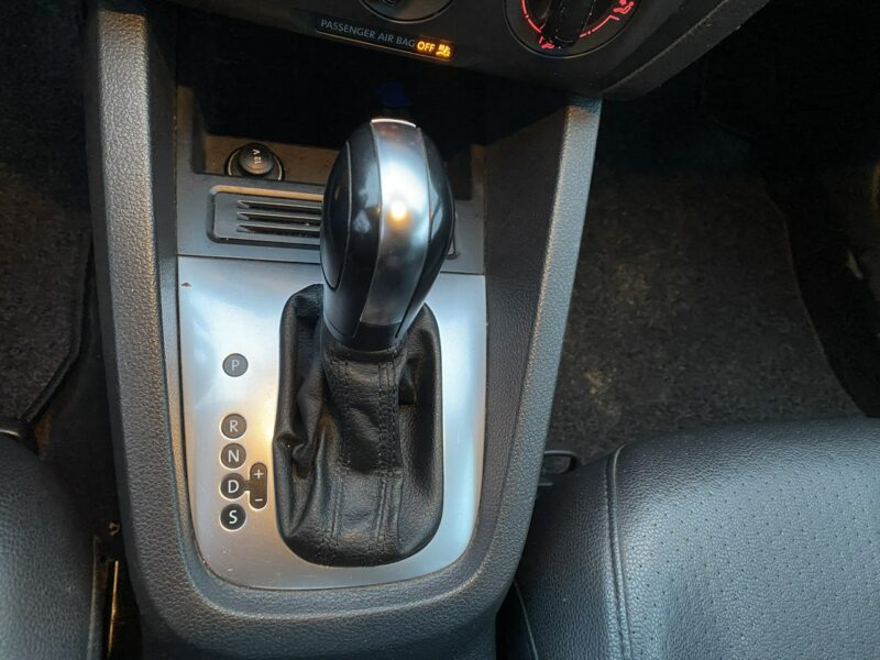 Volkswagen Jetta Benzyna, automat ,skóry, tempomat, opony wielosezonowe, Isofix A6 (2010-)