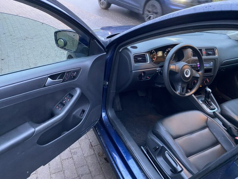 Volkswagen Jetta Benzyna, automat ,skóry, tempomat, opony wielosezonowe, Isofix A6 (2010-)