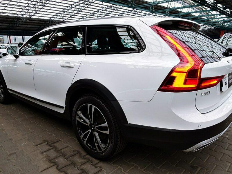 Volvo V90 Cross Country HARMAN/kardon MASAŻE 3Lata GWAR I-wł Kraj Bezwypad D5 235KM 4x4 FV23%
