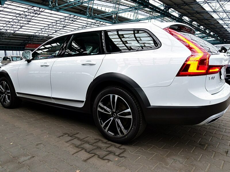 Volvo V90 Cross Country HARMAN/kardon MASAŻE 3Lata GWAR I-wł Kraj Bezwypad D5 235KM 4x4 FV23%