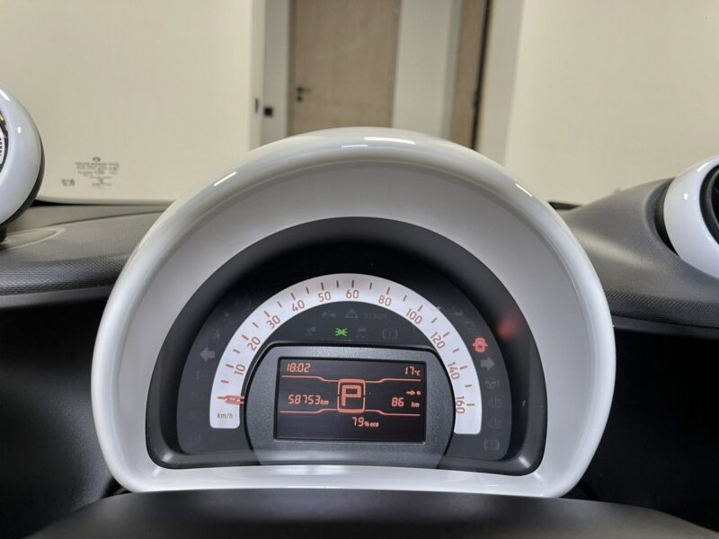 Smart Fortwo EQ 60kW*Lift*Automat*Tempomat*Bluetooth*Klima*ALU*Elektryk*F-VAT 23% III (2014-)