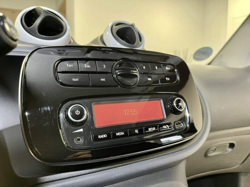 Smart Fortwo EQ 60kW*Lift*Automat*Tempomat*Bluetooth*Klima*ALU*Elektryk*F-VAT 23% III (2014-)