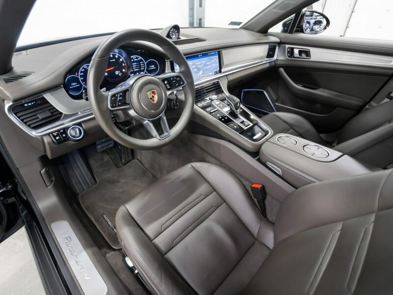 Porsche Panamera 4 Sport Turismo. Sport Chrono. Burmester High End. Panorama. FV23%.