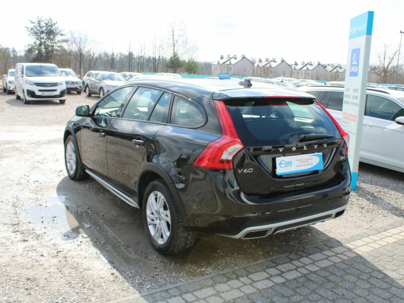 Volvo V60 Cross Country Momentum 190HP F-vat SalonPL Navi